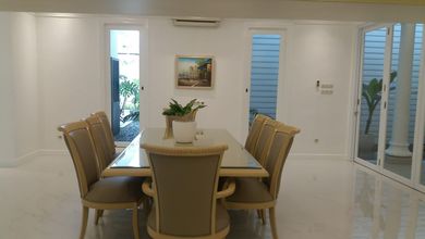 Rumah Strategis untuk Disewakan di Mampang Prapatan, Jakarta Selatan, Harga 966 Juta /tahun