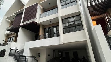 Dijual rumah Eksklusif di Mampang Prapatan, Jakarta Selatan - LT 156m²