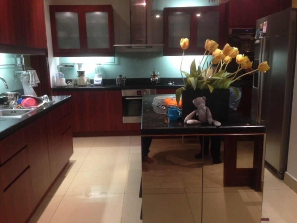 Disewa Apartemen Siap Huni 3 BR di Pakubuwono, Jakarta Selatan Lokasi Terbaik