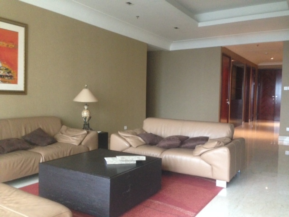 Disewa Apartemen Siap Huni 3 BR di Pakubuwono, Jakarta Selatan Lokasi Terbaik